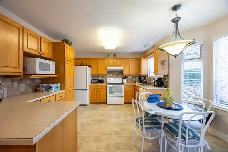 111 6875 121 STREET - photo 2 of 17