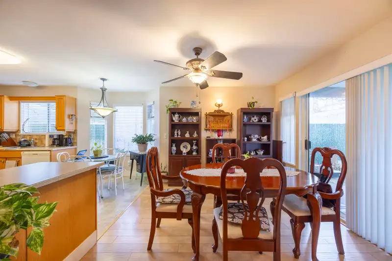 111 6875 121 STREET - photo 4 of 17