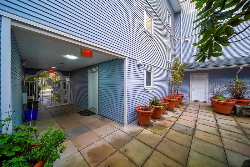 03 7128 17TH AVENUE - photo 1 of 30