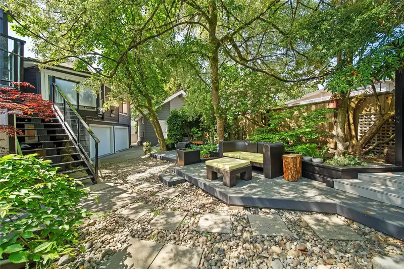 609 LIDSTER PLACE - photo 2 of 40