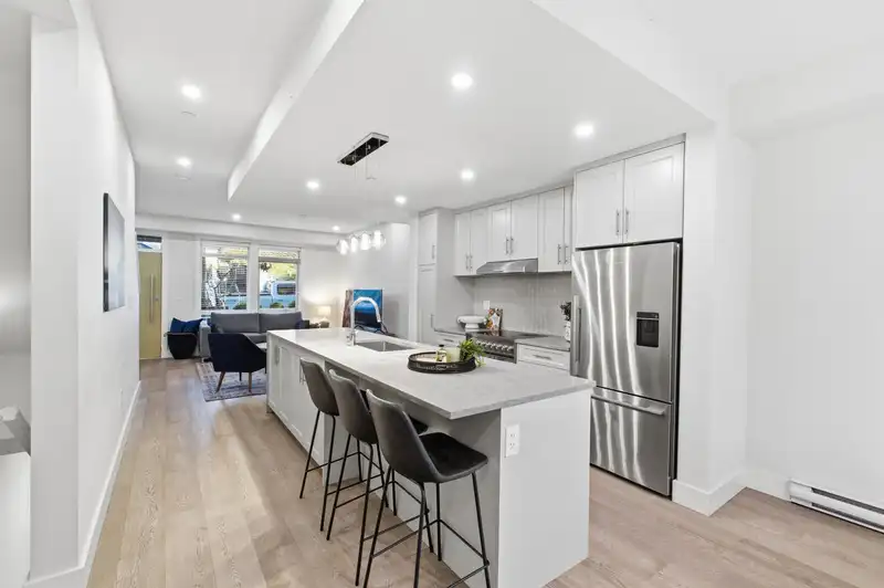 2 115 W QUEENS ROAD - photo 3 of 24