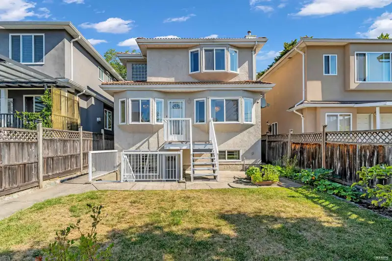 2866 E 44TH AVENUE - photo 4 of 40