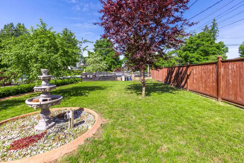 8162 116 STREET - photo 3 of 40