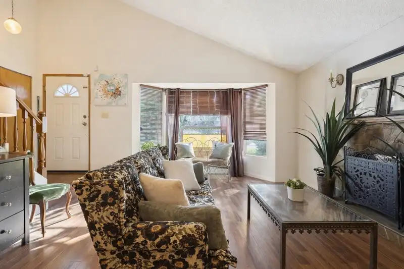 875 PORTEAU PLACE - photo 4 of 40