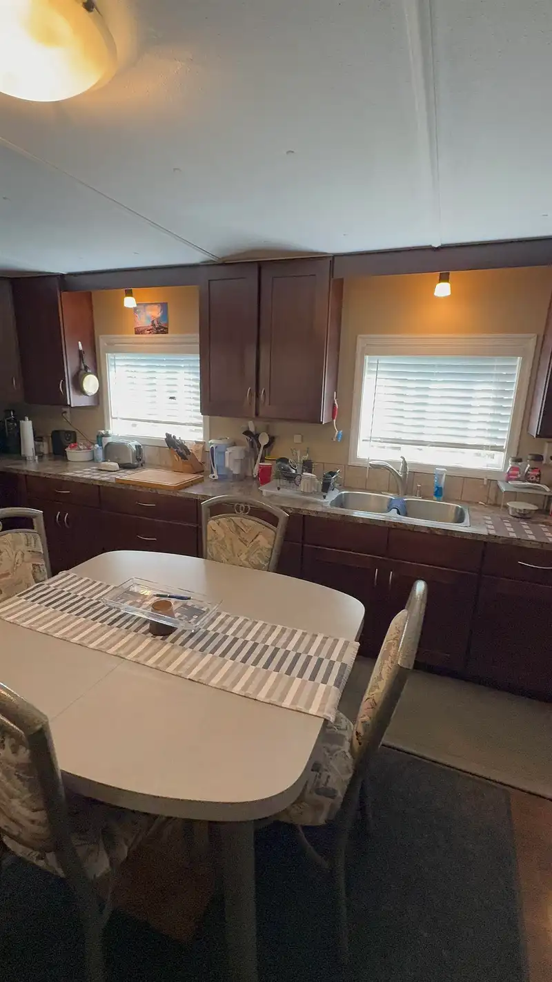 2104 OAKRIDGE CRESCENT - photo 4 of 8
