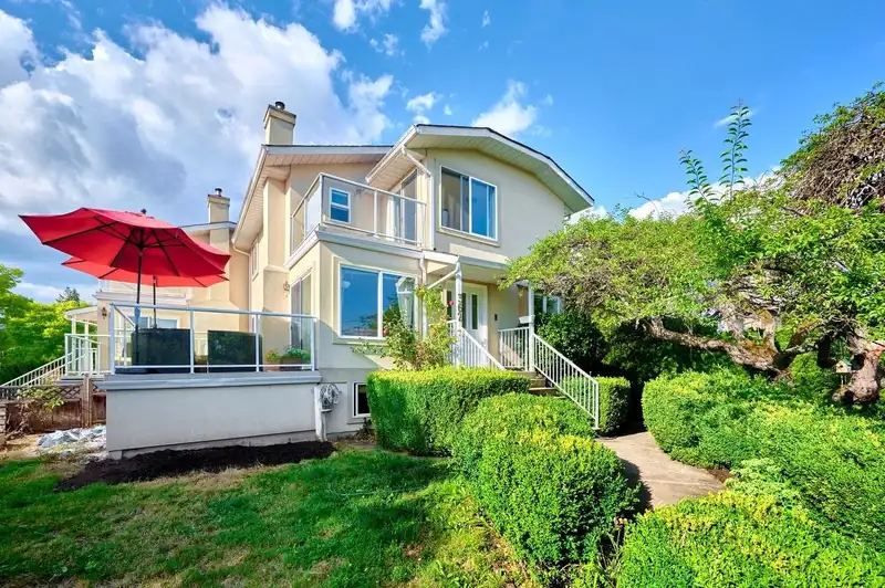 2 362 W 14TH STREET - photo 1 of 25