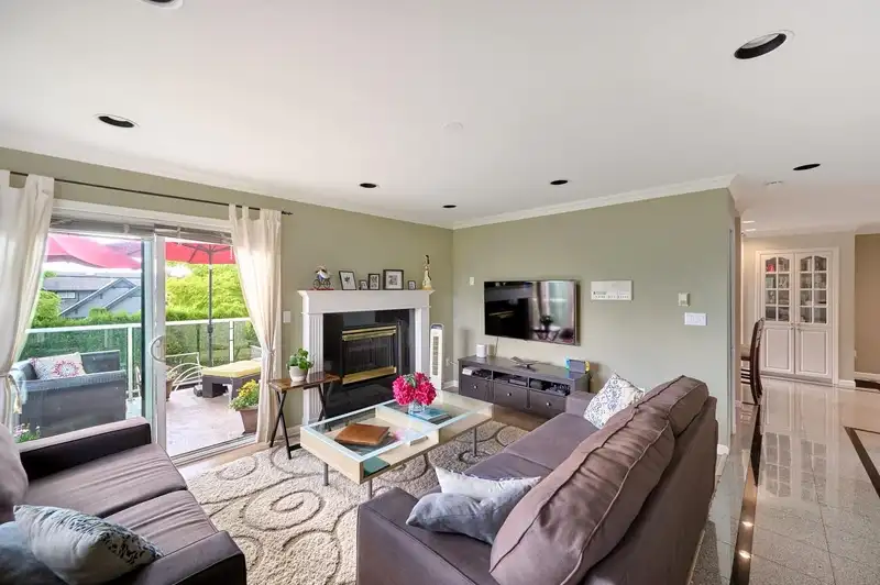2 362 W 14TH STREET - photo 2 of 25
