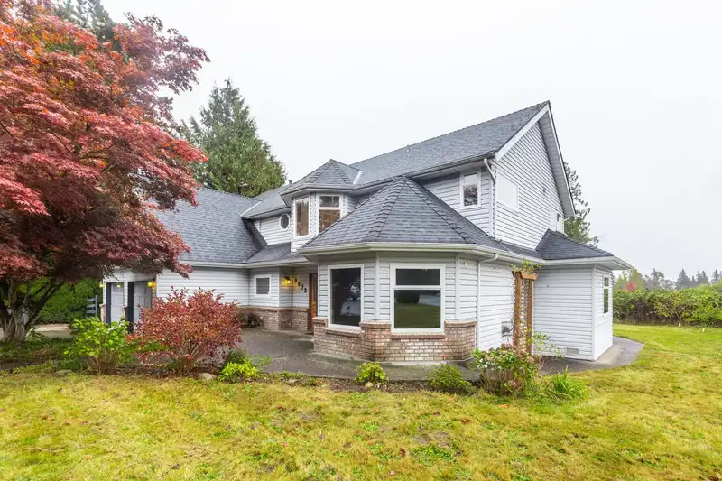 8072 170A STREET - photo 2 of 40
