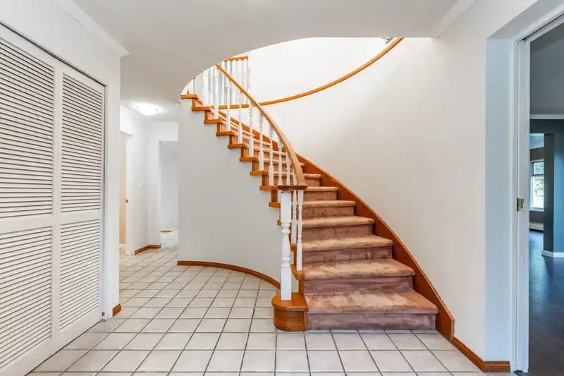 8072 170A STREET - photo 3 of 40