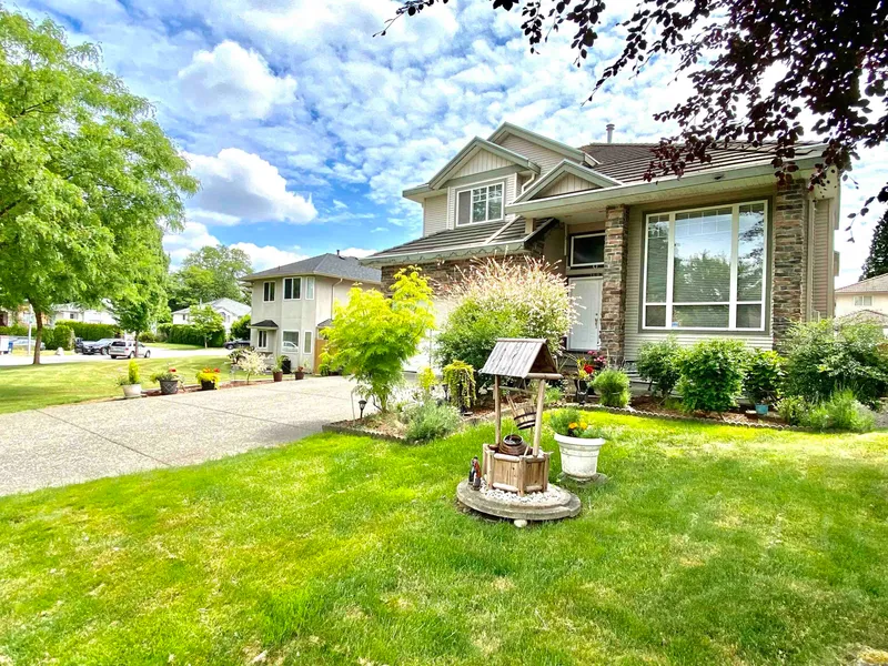 16072 96A AVENUE - photo 1 of 25