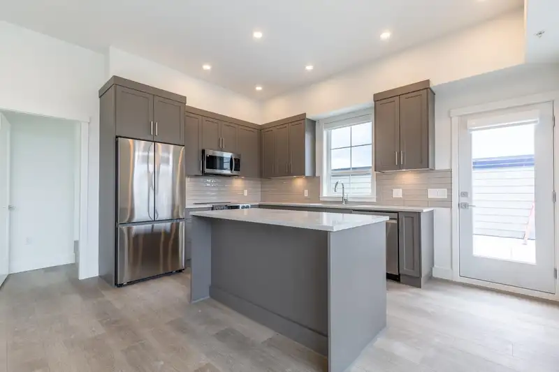 511 22348 NORTH AVENUE - photo 4 of 26
