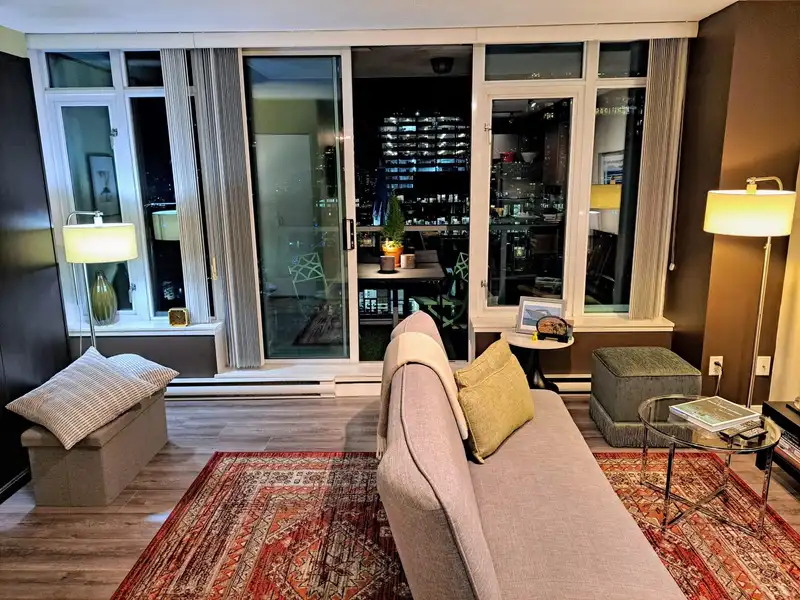 1611 610 GRANVILLE STREET - photo 3 of 11