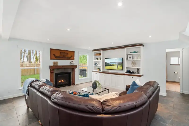 6921 WESTVIEW DRIVE - photo 3 of 40