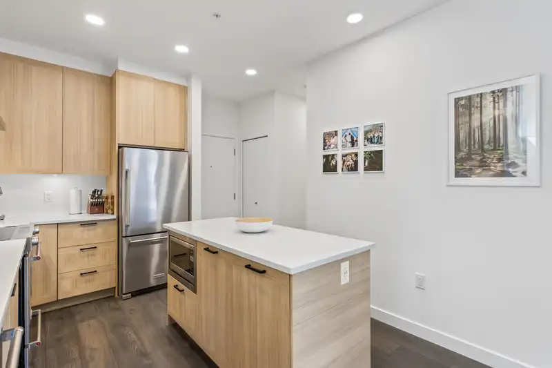 518 7169 14TH AVENUE - photo 4 of 36
