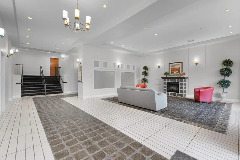 318 10180 153 STREET - photo 3 of 25