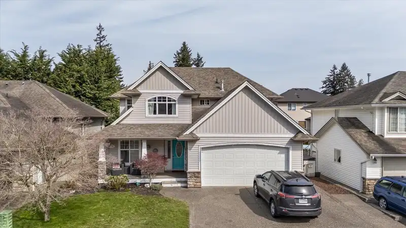 44699 RIVERWOOD CRESCENT - photo 2 of 40