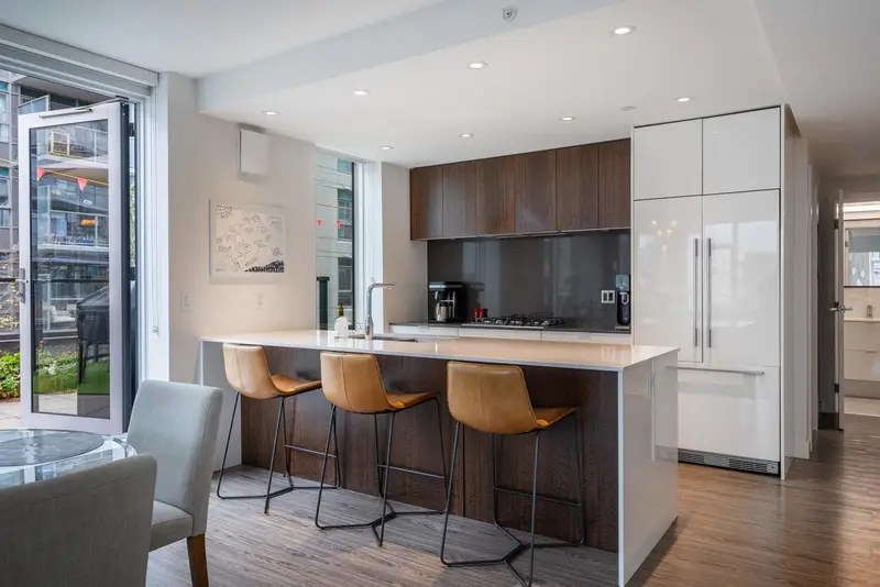 306 209 E 7TH AVENUE - photo 1 of 25