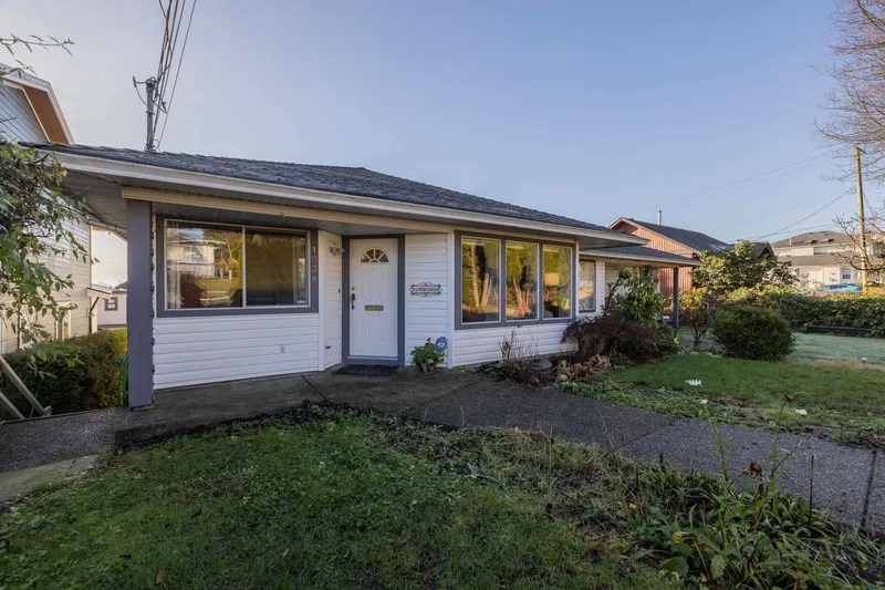 1038 WALLS AVENUE - photo 2 of 25