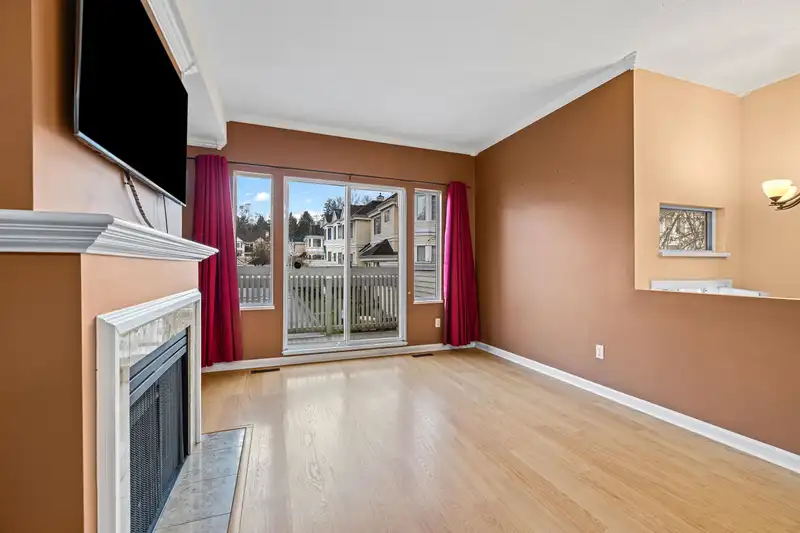 89 6700 RUMBLE STREET - photo 4 of 40