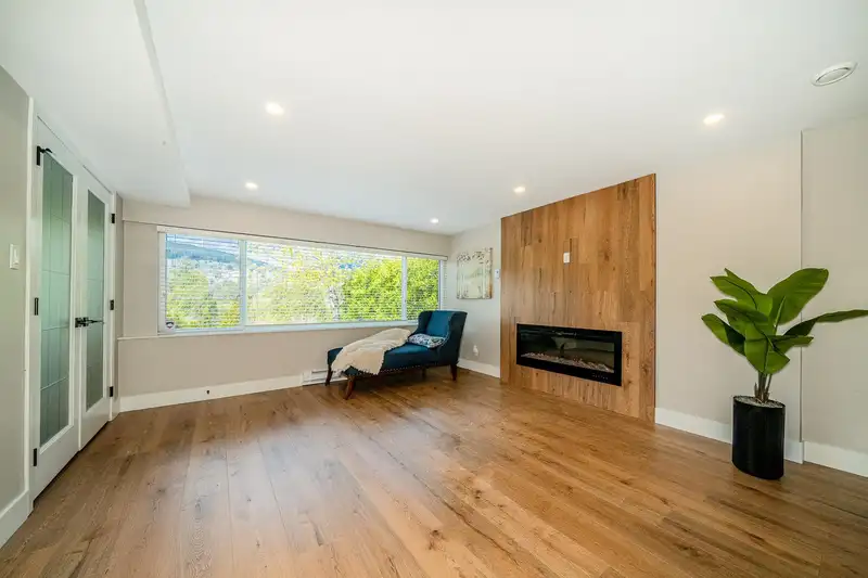 880 JEFFERSON AVENUE - photo 4 of 39