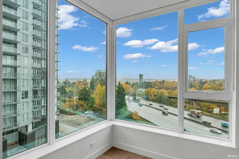 809 308 ALDERSON AVENUE - photo 4 of 22