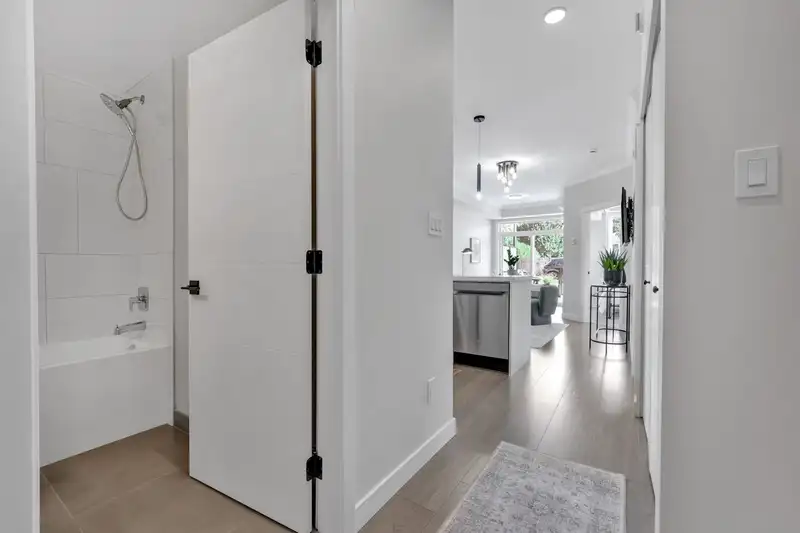 512 12109 223 STREET - photo 2 of 39