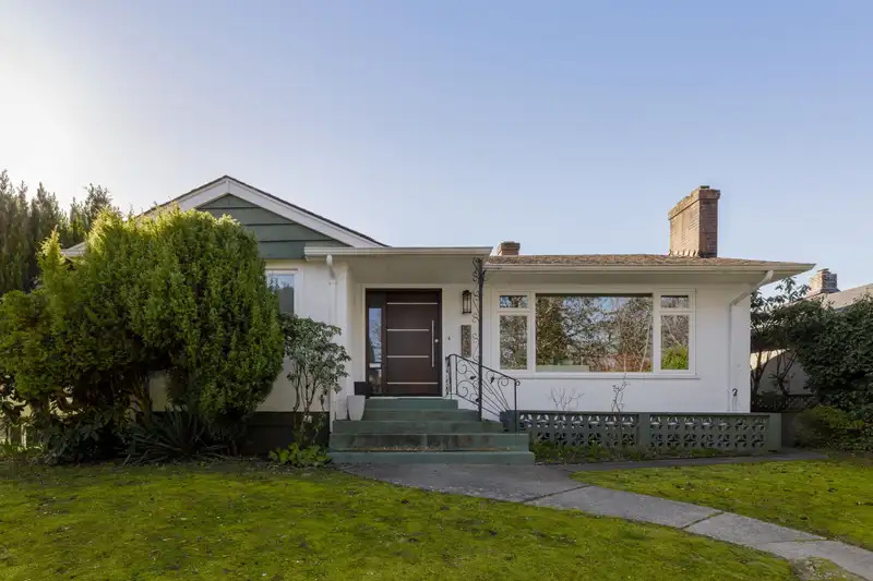 5935 PRINCE ALBERT STREET - photo 1 of 28