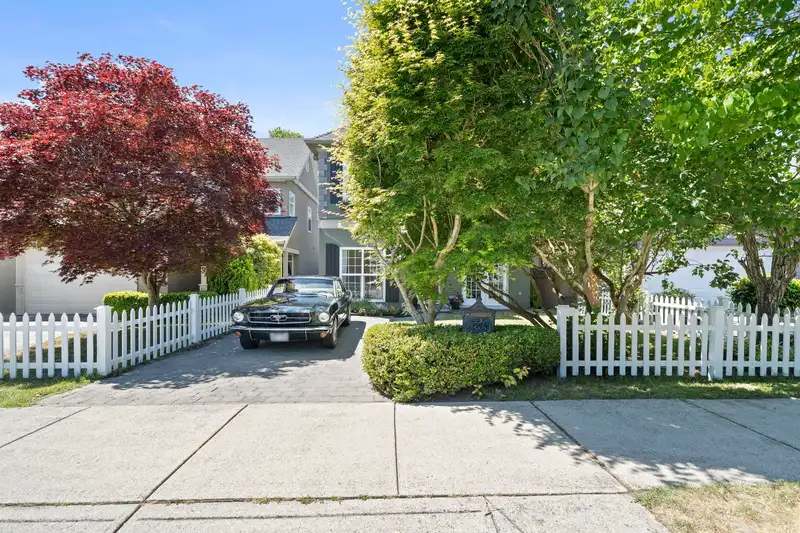 11871 DUNFORD ROAD - photo 3 of 37