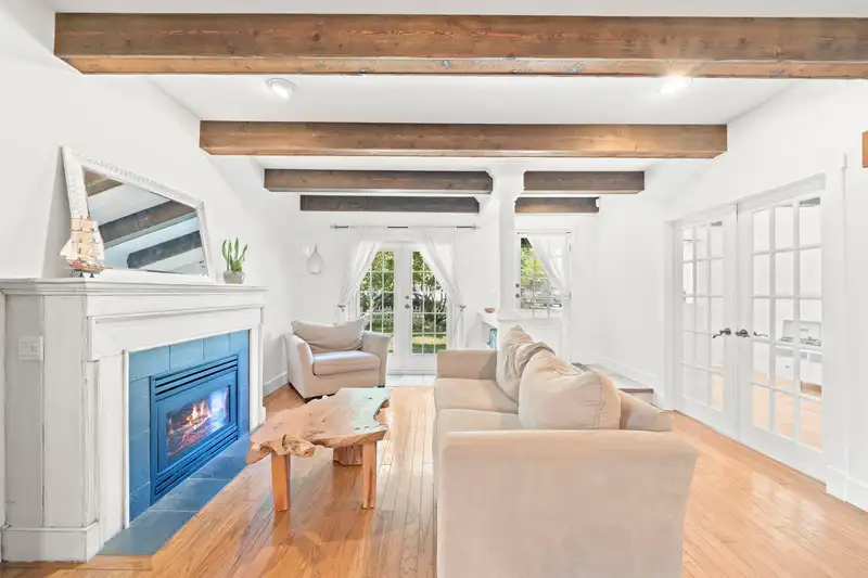 11871 DUNFORD ROAD - photo 4 of 37