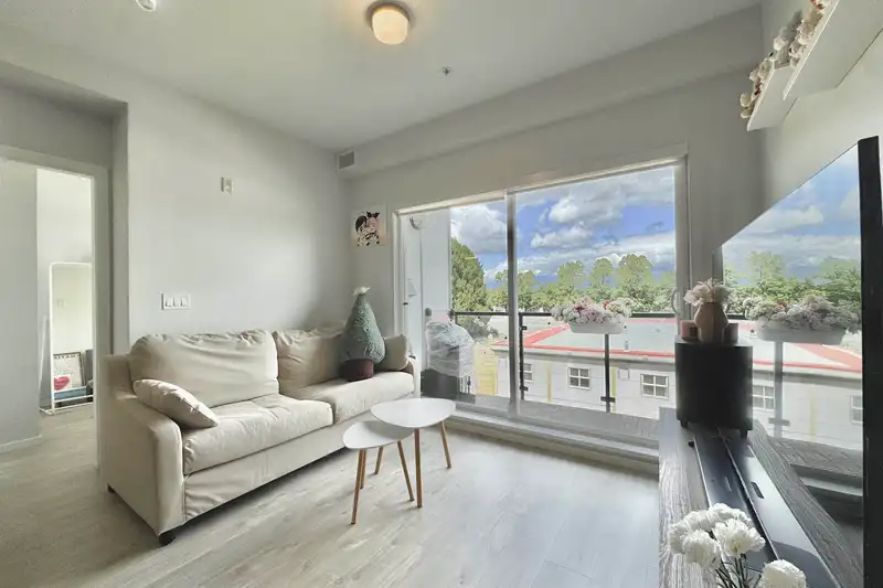 227 6283 KINGSWAY - photo 2 of 19