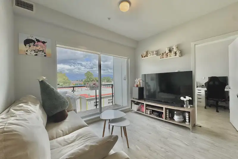 227 6283 KINGSWAY - photo 3 of 19