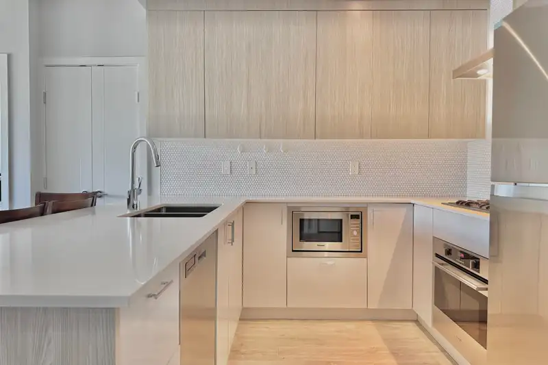 227 6283 KINGSWAY - photo 4 of 19