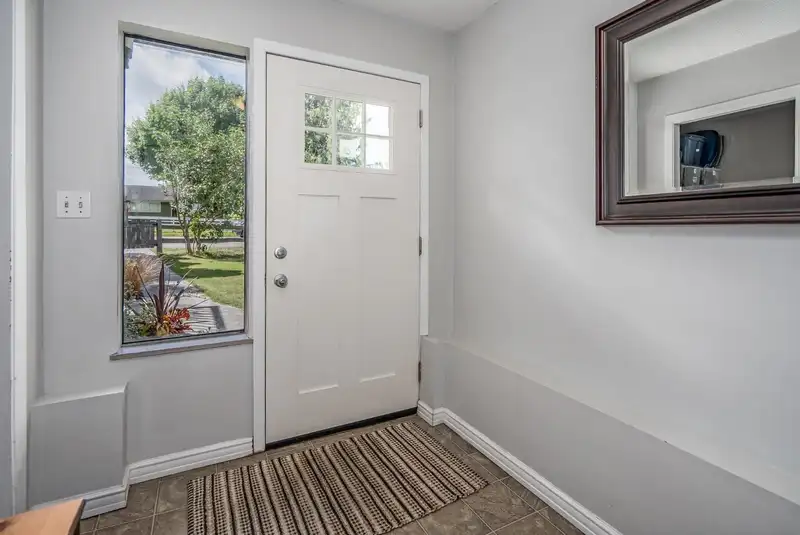 33561 7 AVENUE - photo 2 of 38