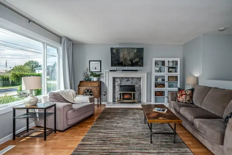 33561 7 AVENUE - photo 4 of 38