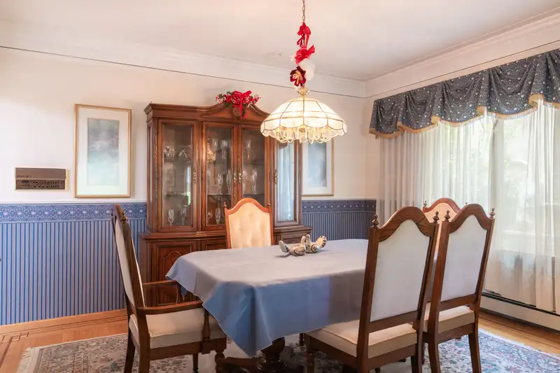 1180 DEVONSHIRE CRESCENT - photo 3 of 12