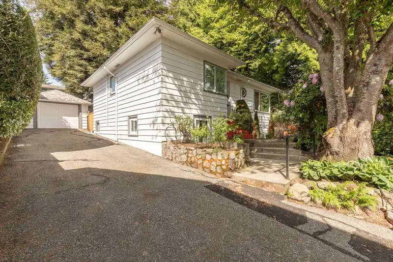 1441 HAYWOOD AVENUE - photo 2 of 35