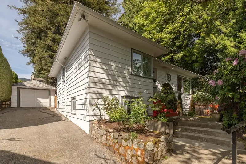 1441 HAYWOOD AVENUE - photo 3 of 35