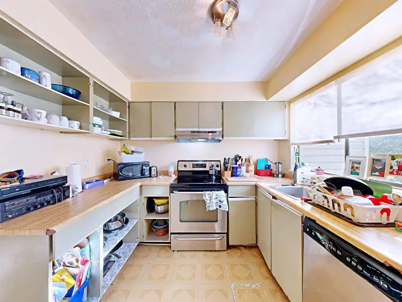 108 511 GATENSBURY STREET - photo 4 of 35