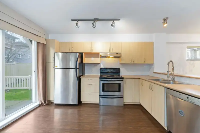 5 15155 62A AVENUE - photo 2 of 19