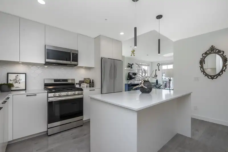 412 8380 200A STREET - photo 2 of 40