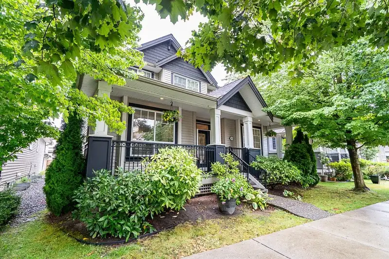 7020 195A STREET - photo 3 of 40