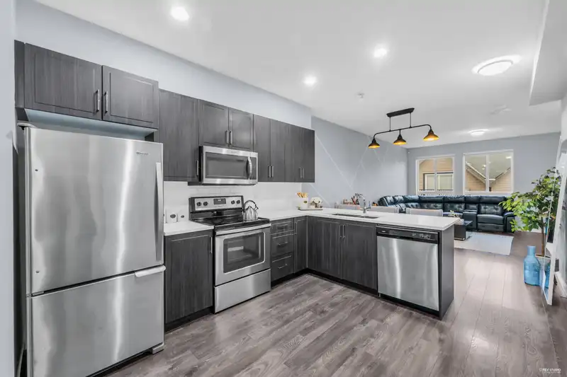 29 14555 68 AVENUE - photo 4 of 14