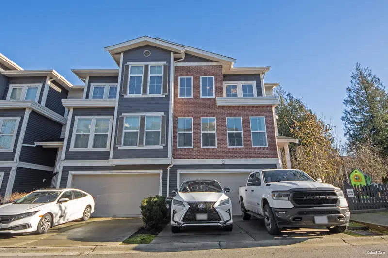 9 8370 202B STREET - photo 2 of 25