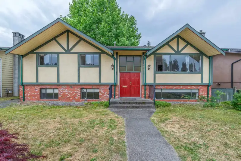 7132 PAULUS COURT - photo 1 of 40