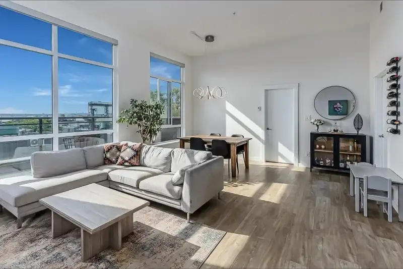 403 615 E 3RD STREET - photo 1 of 31
