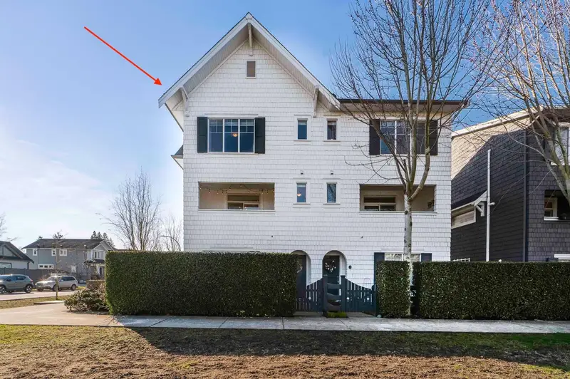 4 127 172 STREET - photo 3 of 25