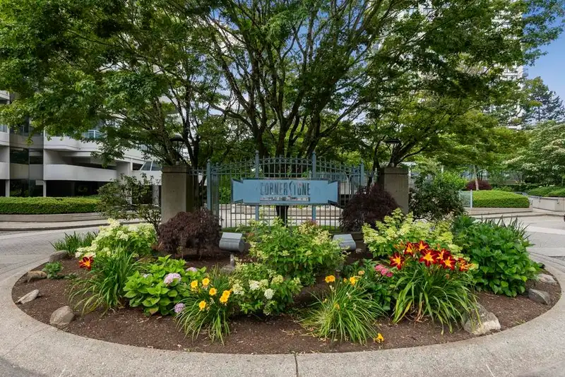 903 13383 108 AVENUE - photo 1 of 34