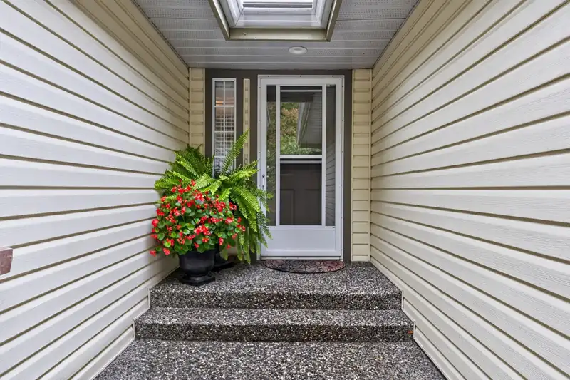 8662 161 STREET - photo 2 of 40