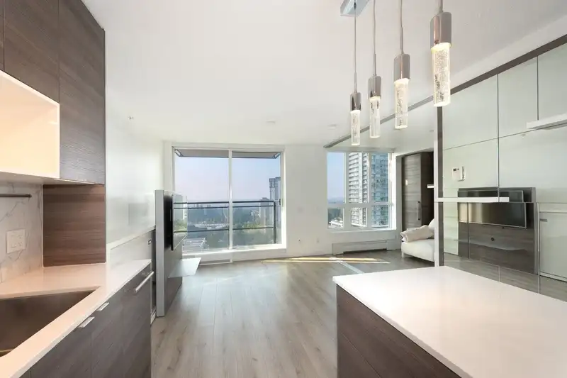 2912 13398 104 AVENUE - photo 1 of 40