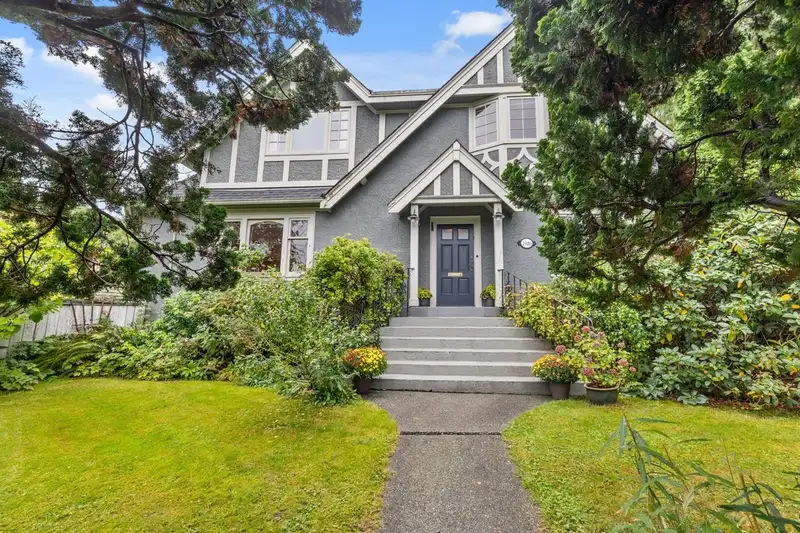 1926 ASPEN AVENUE - photo 1 of 40
